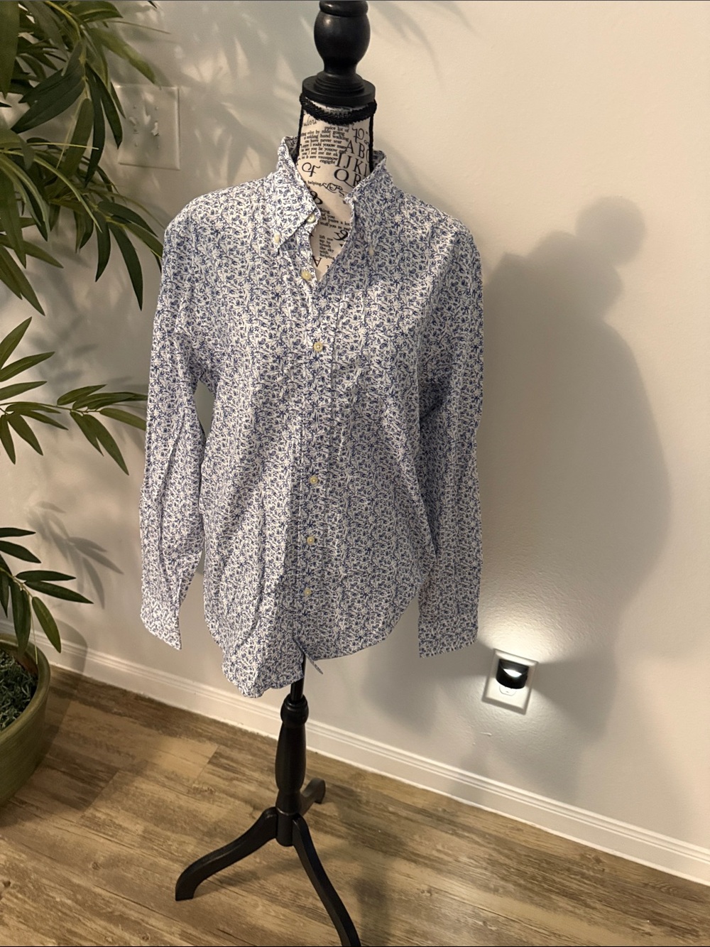 New. Men's Casual Blue Floral Button-Down Shirt